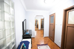 3 Diffrent Family Apartments At Center Walking 5 Minutes
